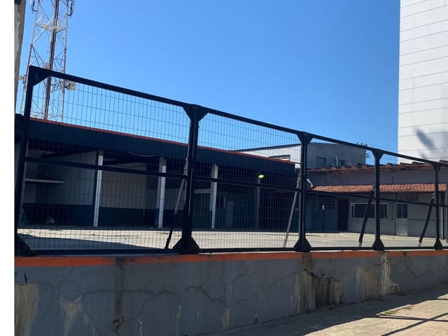 Galpão / Barracão com 1000m², à venda, no bairro Granja dos Cavaleiros em Macaé