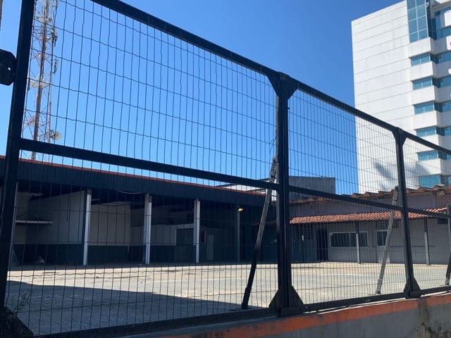 Galpão / Barracão com 1000m², à venda, no bairro Granja dos Cavaleiros em Macaé