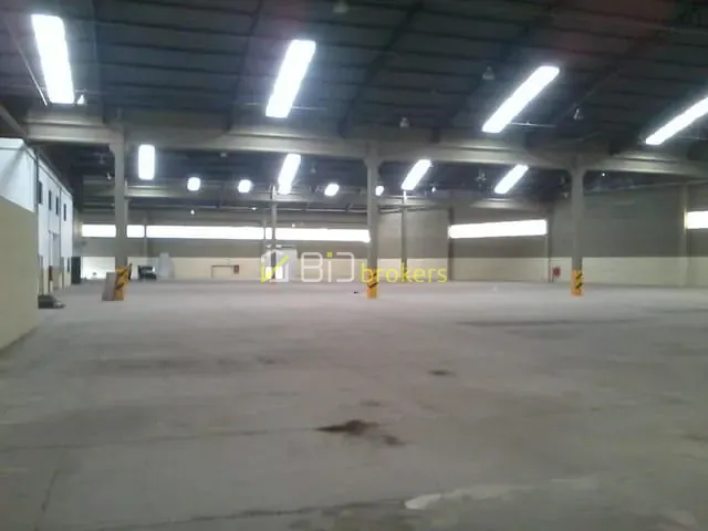 Galpão / Barracão com 12000m², à venda ou para alugar, no bairro Jardim Itaquiti em Barueri