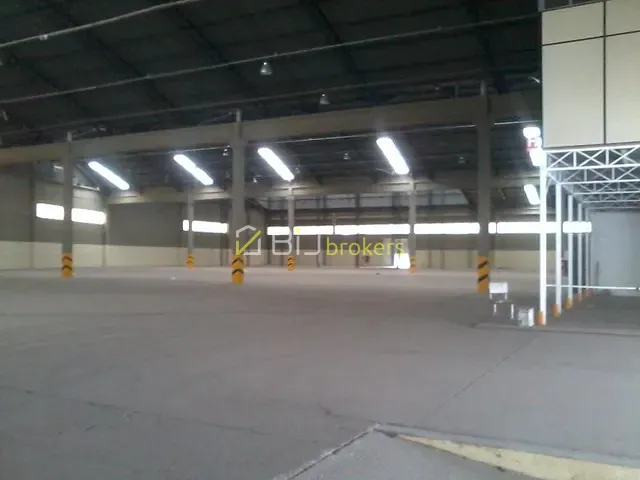 Galpão / Barracão com 12000m², à venda ou para alugar, no bairro Jardim Itaquiti em Barueri