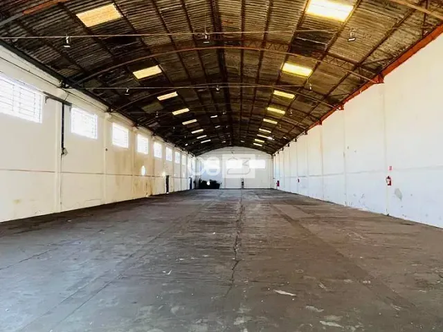 Galpão / Barracão com 1100m², para alugar, no bairro Veraliz em Londrina