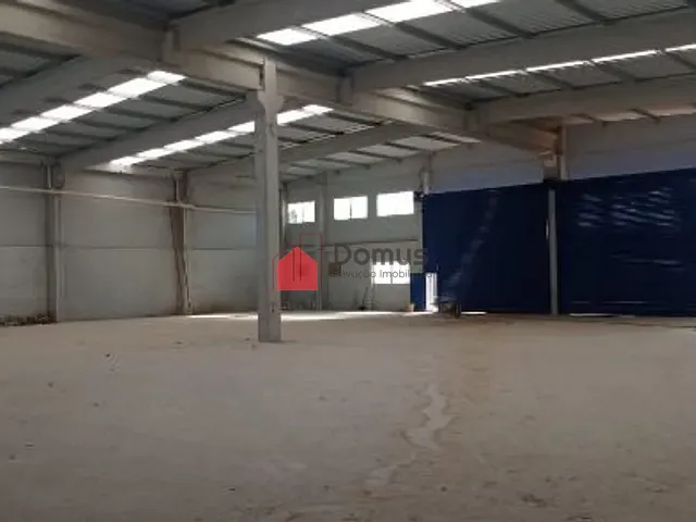 Galpão / Barracão com 1050m², para alugar, no bairro Cidade Nova em Pindamonhangaba