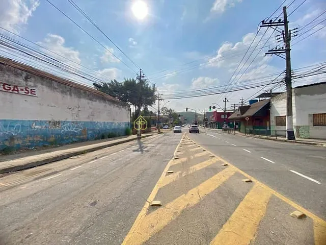 Galpão / Barracão com 840m², para alugar, no bairro Voldac em Volta Redonda