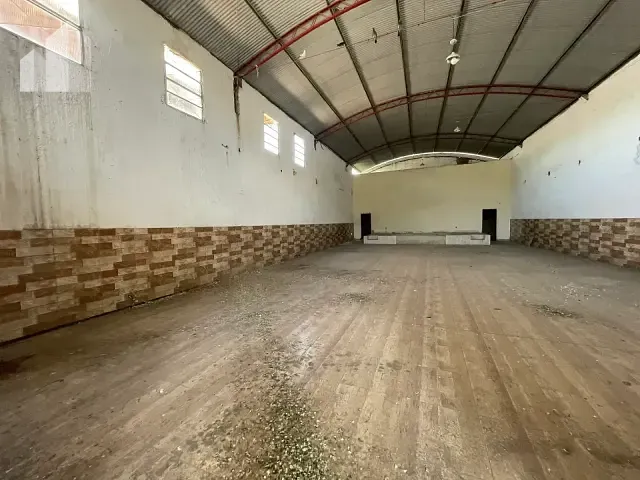 Galpão / Barracão com 322m², à venda ou para alugar, no bairro Ponto Chic em Nova Iguaçu