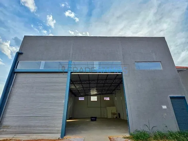 Galpão / Barracão com 320m², para alugar, no bairro Retiro do Bosque em Aparecida de Goiânia