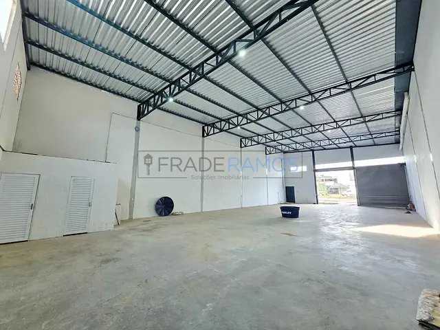 Galpão / Barracão com 320m², para alugar, no bairro Retiro do Bosque em Aparecida de Goiânia