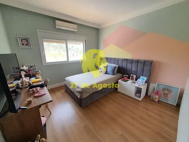 Galpão / Barracão com 1000000m² 1 quarto e 1 banheiro, à venda ou para alugar, no bairro Petrópolis em Londrina