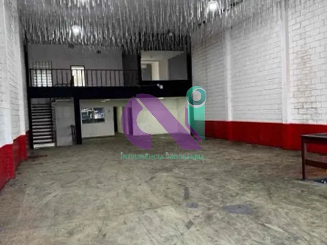 Galpão / Barracão com 350m², para alugar, no bairro Quitaúna em Osasco