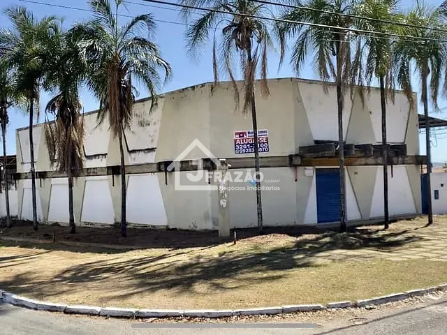Galpão / Barracão com 1400m², para alugar, no bairro Vila Osvaldo Rosa em Goiânia