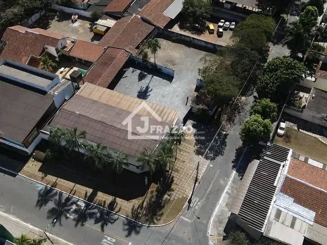 Galpão / Barracão com 1400m², para alugar, no bairro Vila Osvaldo Rosa em Goiânia