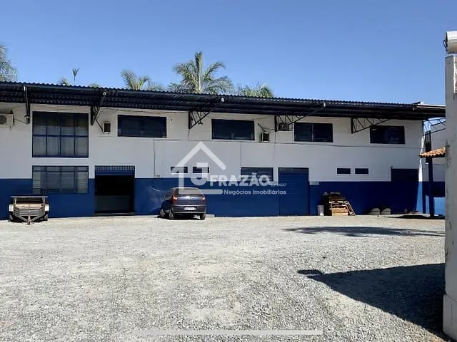 Galpão / Barracão com 1400m², para alugar, no bairro Vila Osvaldo Rosa em Goiânia