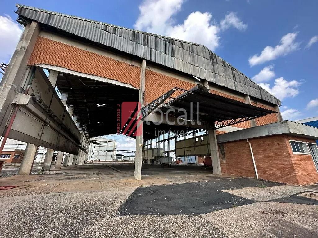 Galpão / Depósito / Armazém  para aluguel, 2400m² — foto 2 de 19