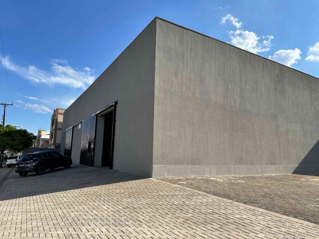 Galpão / Barracão à venda ou para alugar, no bairro Centro em Londrina