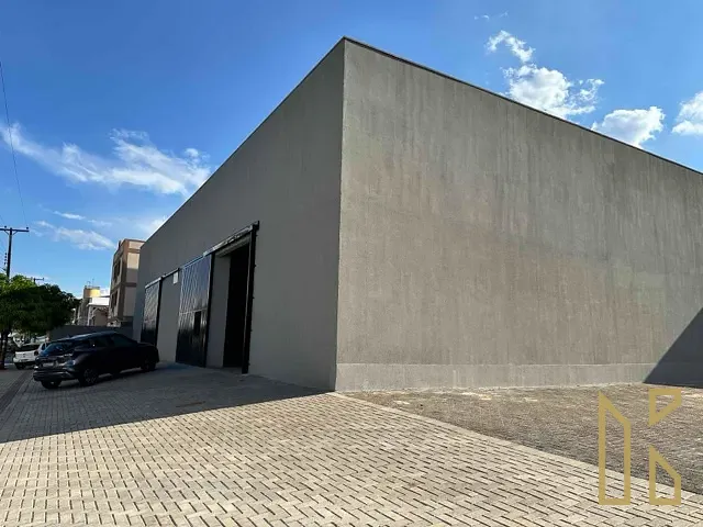 Galpão / Barracão à venda ou para alugar, no bairro Centro em Londrina