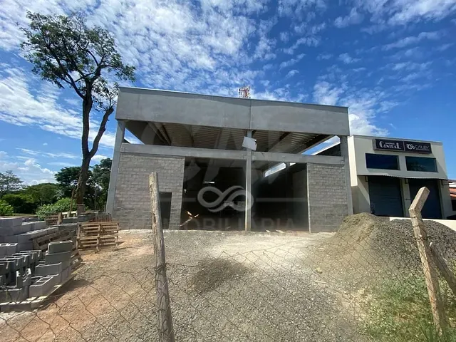 Galpão / Barracão com 700m², para alugar, no bairro Jardim Capotuna  em Jaguariúna