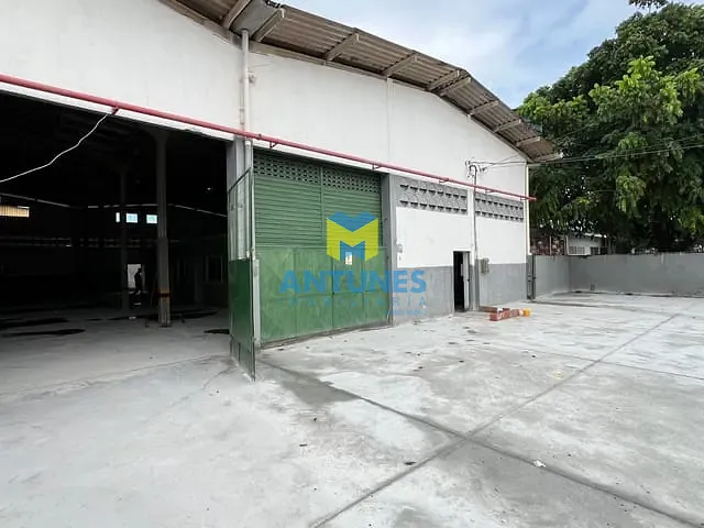 Galpão / Barracão com 1400m², para alugar, no bairro Imbiribeira em Recife