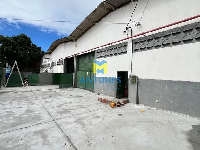 Galpão / Barracão com 1400m², para alugar, no bairro Imbiribeira em Recife