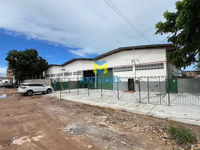 Galpão / Barracão com 1400m², para alugar, no bairro Imbiribeira em Recife