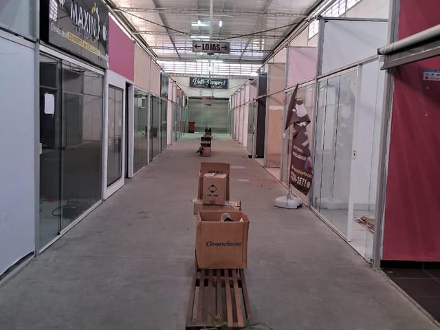 Galpão / Barracão com 700m², à venda ou para alugar, no bairro Rocha Miranda em Rio de Janeiro