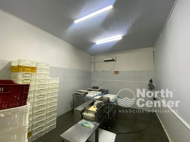 Galpão / Barracão à venda, no bairro Centro em Balneário Barra do Sul
