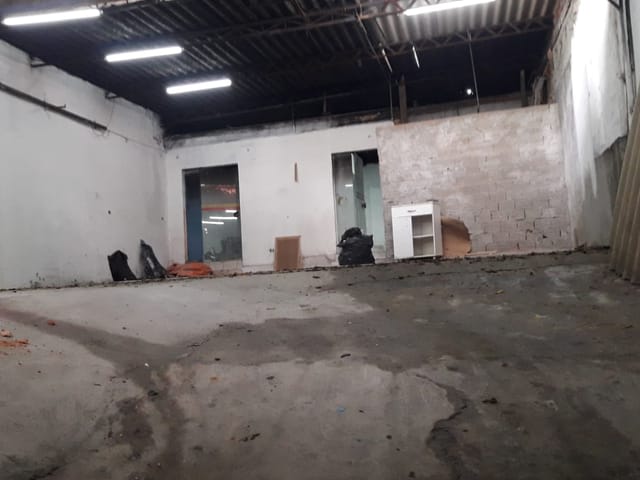 Foto do Galpão / Barracão - ** GALPÃO PARA LOCAÇÃO DE 151m² (8x19) COM 1 SALA COMERCIAL - ÓTIMA LOCALIZAÇÃO - Para Mais Informações Corretor Alex Camargo (11) 94009-6980 !!! ** | Rocha Marqueze Imóveis