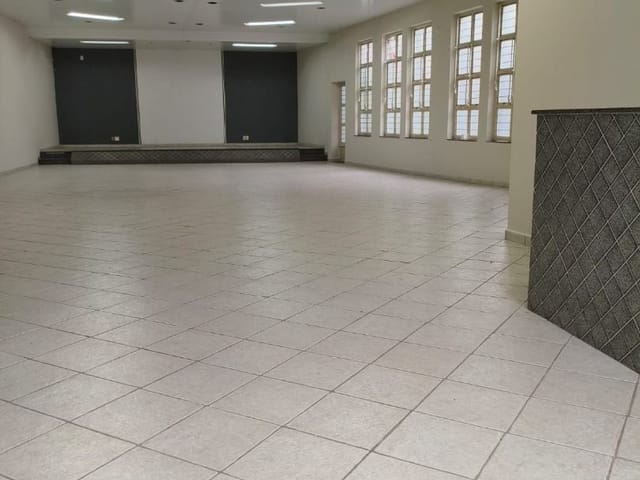 Galpão / Barracão com 345m², para alugar, no bairro Ipiranga em Juiz de Fora