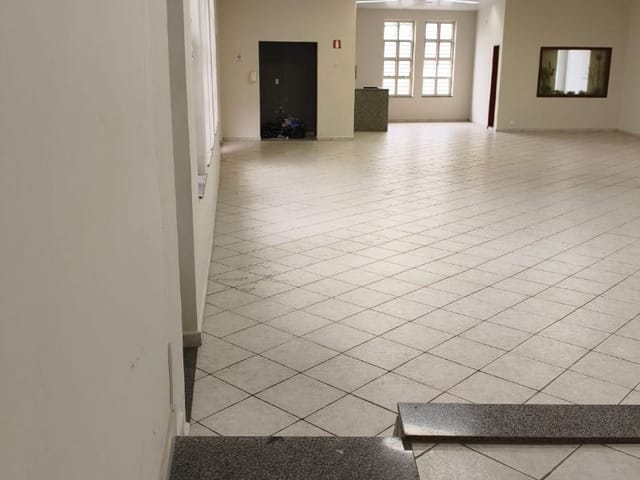 Galpão / Barracão com 345m², para alugar, no bairro Ipiranga em Juiz de Fora