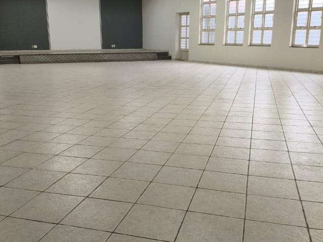 Galpão / Barracão com 345m², para alugar, no bairro Ipiranga em Juiz de Fora
