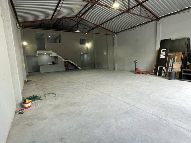 Galpão / Barracão com 500m², à venda ou para alugar, no bairro Guaratiba em Rio de Janeiro
