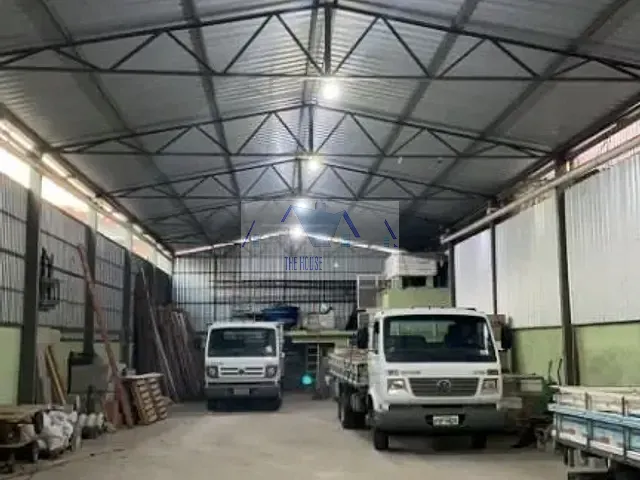 Galpão / Barracão com 400m², à venda, no bairro Engenhoca em Niterói