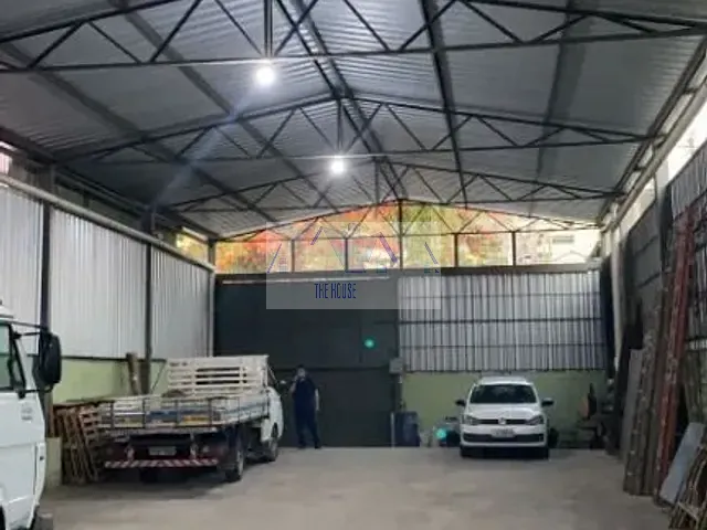 Galpão / Barracão com 400m², à venda, no bairro Engenhoca em Niterói