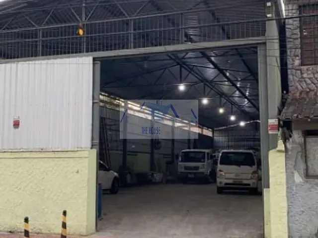 Galpão / Barracão com 400m², à venda, no bairro Engenhoca em Niterói