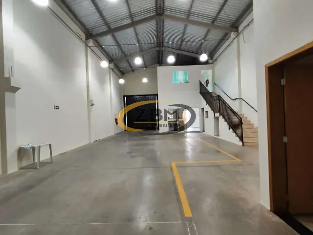 Galpão / Barracão com 250m², para alugar, no bairro Jardim Belo Horizonte em Londrina