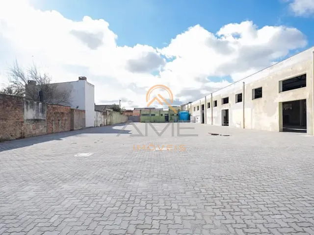 Galpão / Barracão à venda ou para alugar, no bairro Centro em Pelotas