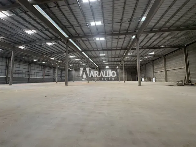 Galpão / Barracão com 3705m², para alugar, no bairro Escalvados em Navegantes