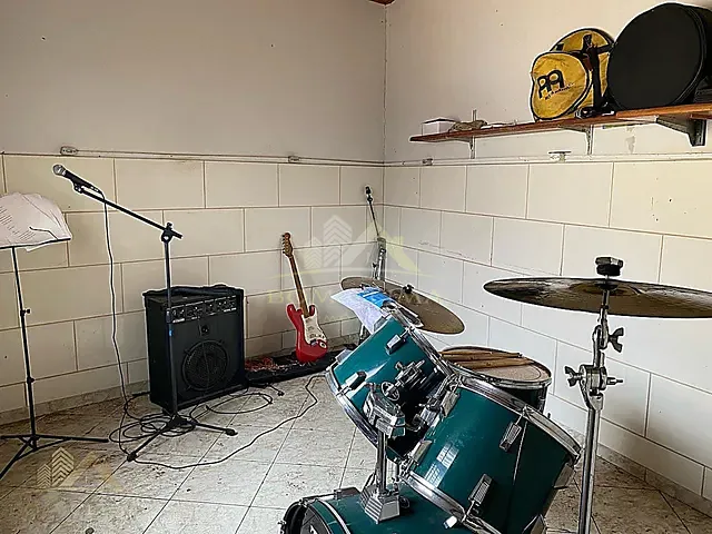 Galpão / Barracão com 350m², para alugar, no bairro Democrata em Juiz de Fora