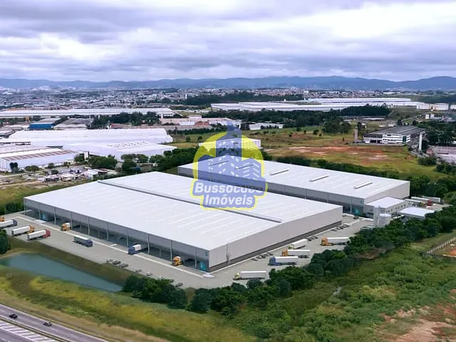 Galpão / Barracão com 3771m², para alugar, no bairro Mikail II em Guarulhos