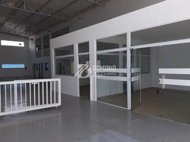 Galpão / Barracão com 560m², à venda ou para alugar, no bairro Conjunto Manoel Mendes em Uberaba