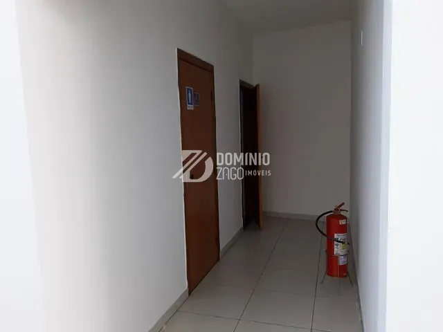 Galpão / Barracão com 560m², à venda ou para alugar, no bairro Conjunto Manoel Mendes em Uberaba