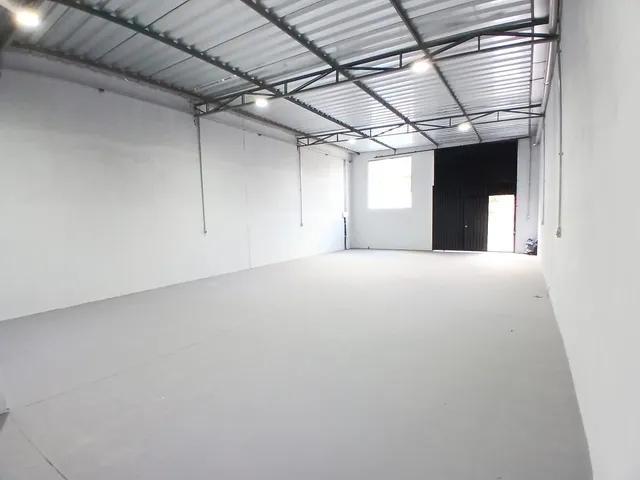 Galpão / Barracão com 200m², para alugar, no bairro Geada em Limeira