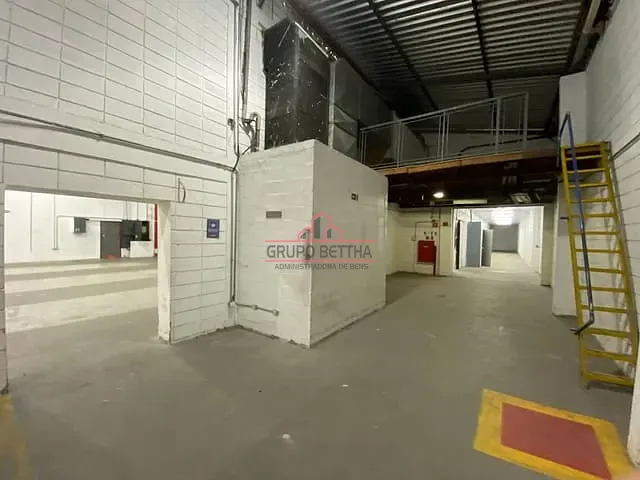 Galpão / Barracão com 2022m², para alugar, no bairro Jardim Iracema/Aldeia em Barueri