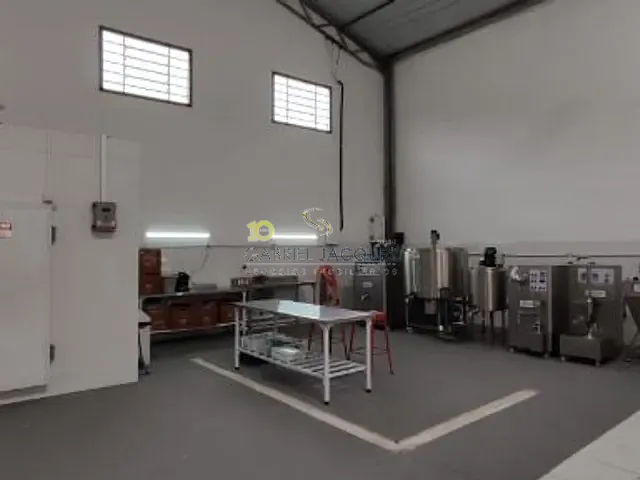Galpão / Barracão com 540m², à venda, no bairro Vargem do Bom Jesus em Florianópolis