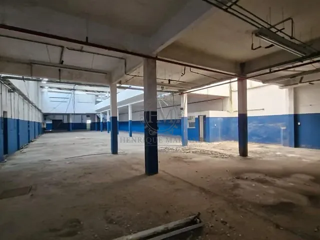 Galpão / Barracão com 2300m², para alugar, no bairro São Cristóvão em Rio de Janeiro