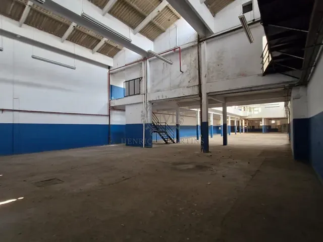 Galpão / Barracão com 2300m², para alugar, no bairro São Cristóvão em Rio de Janeiro