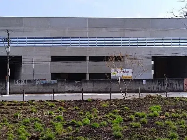 Galpão / Barracão com 1800m², para alugar, no bairro Vila Galvão em Caçapava