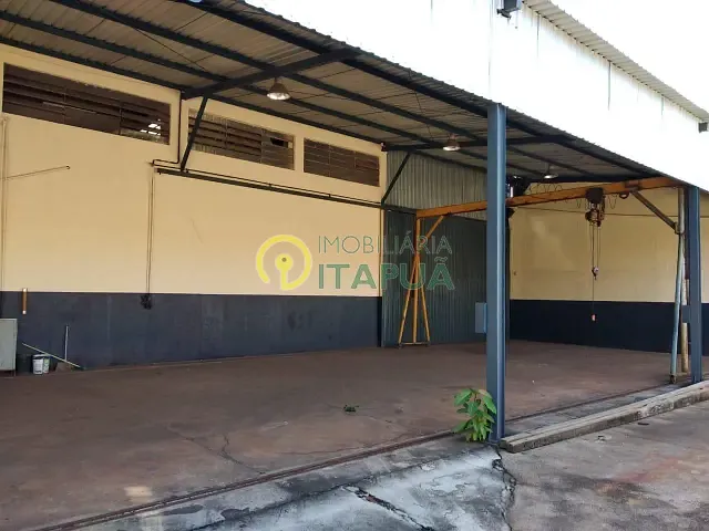Galpão / Barracão com 767m², para alugar, no bairro Waldemar Hauer em Londrina