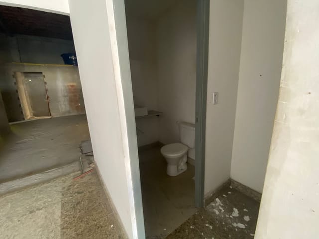 Galpão / Barracão para alugar, no bairro Vila Valqueire em Rio de Janeiro
