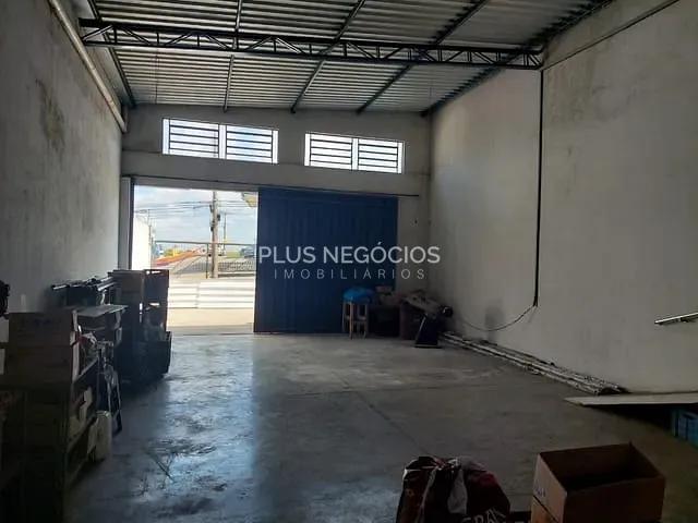 Galpão / Barracão com 242m² 1 quarto e 1 banheiro, à venda, no bairro Jardim Santa Bárbara em Sorocaba
