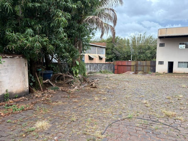 Galpão / Barracão com 1000m², para alugar, no bairro Indústrias Leves em Londrina
