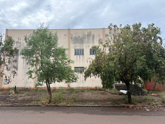 Galpão / Barracão com 1000m², para alugar, no bairro Indústrias Leves em Londrina